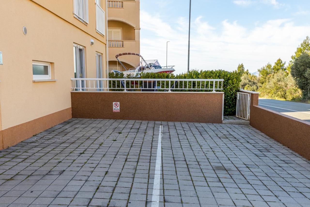Spacious 2-Bedroom Apartment With Terrace And Parking Cavtat Exterior foto