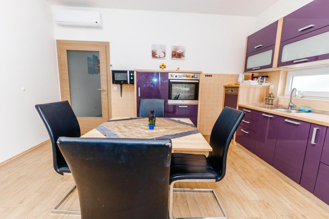 Spacious 2-Bedroom Apartment With Terrace And Parking Cavtat Exterior foto